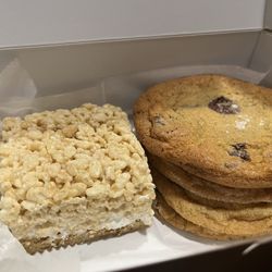 Penny & Pearls Bakeshop - Nothing bad in the box!