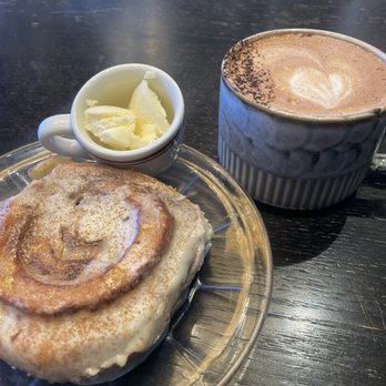 The Fox and Pantry - Cinnamon roll and hazelnut latte - Desserts Near Me - Plymouth, Minnesota The Fox and Pantry - Cinnamon roll and hazelnut latte - Desserts Near Me - Plymouth, Minnesota
