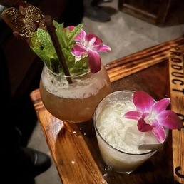 Mocktail piña colada and the Smuggler's Rum Barrel Mocktail piña colada and the Smuggler's Rum Barrel