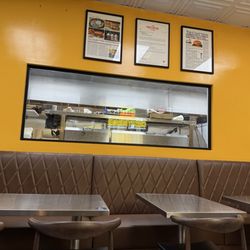 Eat Crispy Burger Convoy - Seating