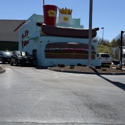 Pal's - Exterior, love the dog on the roof