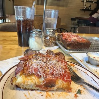 Mastiff Kitchen - La Mesa - Pepperoni pizza - deeeeeep dish - Burgers Near Me - La Mesa, California