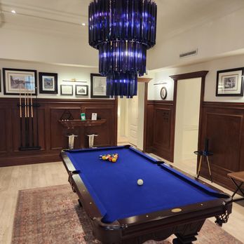 Gladstone House - Communal pool table - Hotels Near Me - Toronto, Ontario