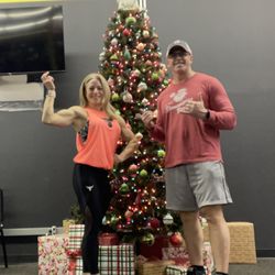 Bee Fit Health Club - Early morning Christmas workout