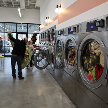 Breeze Better Laundry - Look at all those dryers! - Laundromat Near Me - Nampa, Idaho Breeze Better Laundry - Look at all those dryers! - Laundromat Near Me - Nampa, Idaho