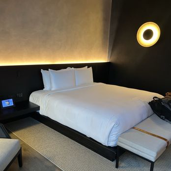 Nobu Hotel Chicago - King deluxe room - Hotels Near Me - Chicago, Illinois