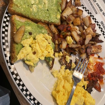Black Bear Diner Palmdale - Avacodo Avocado Toast (550 cals.) - Diners Near Me - Palmdale, California