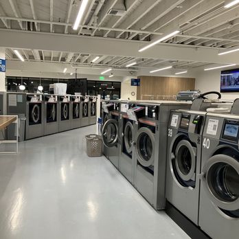 Lumin Laundry - Medium washers 9 total - Laundromat Near Me - Shoreline, Washington