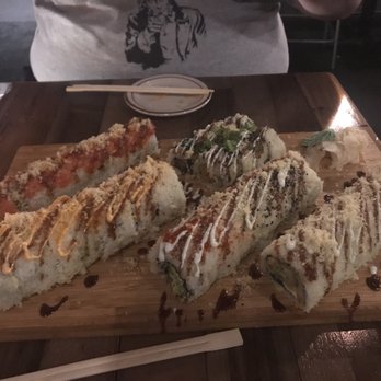 Hands On - Addison St. - Sushi Bars Near Me - Chicago, Illinois