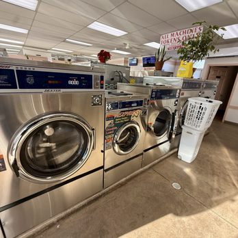 Tiny Bubbles Laundromat - Laundromat Near Me - Liverpool, New York