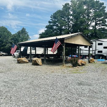 DKM RV Park - Park Pavillion with picnic tables - RV Parks Near Me - Damascus, Arkansas
