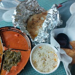 Lunch special + 2 samosas Lunch special + 2 samosas