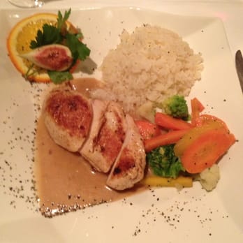 La Piazza - Pouletbrustfilet (CHF 24.50) - Italian Near Me - Schaffhausen, SH