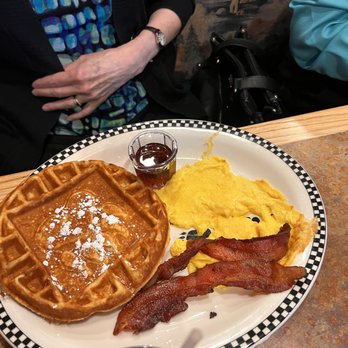 Black Bear Diner Aurora - Diners Near Me - Aurora, Colorado