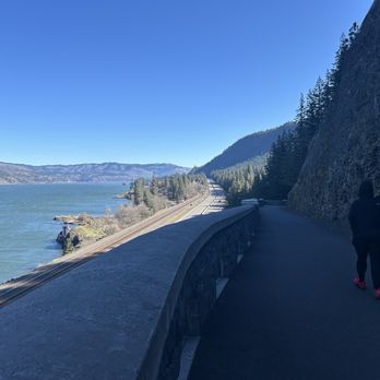 Mitchell Point Tunnel - Walking path along 84 - Landmarks & Historical Buildings Near Me - Cascade Locks, Oregon