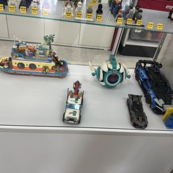 Bricks & Minifigs - Hobby Shops Near Me - Lawndale, California