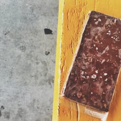 31 Degrees Custom Chocolates - Caitlyn's salted caramel and vanilla salt chocolate bar