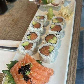 The Salmon - My friend's sushi: apparently very fresh and good - Seafood Near Me - Oslo, 03 The Salmon - My friend's sushi: apparently very fresh and good - Seafood Near Me - Oslo, 03