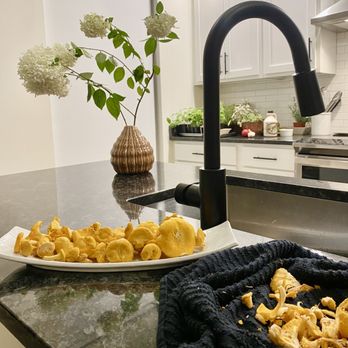 The Sandpiper Residences - Kitchen island - Apartments Near Me - Brunswick, Maine The Sandpiper Residences - Kitchen island - Apartments Near Me - Brunswick, Maine