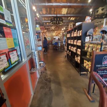 Jones Coffee Roasters - Inside nice and cozy yet very large space. - Coffee Roasteries Near Me - Pasadena, California