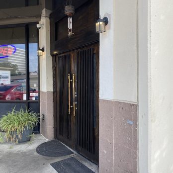Trendy Dumpling - The entry way from the outside - Noodles Near Me - Houston, Texas