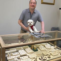 Hughie's Jewelry & Coins