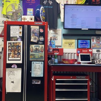 Dick's Service Station - Barbers Near Me - Oakland Park, Florida
