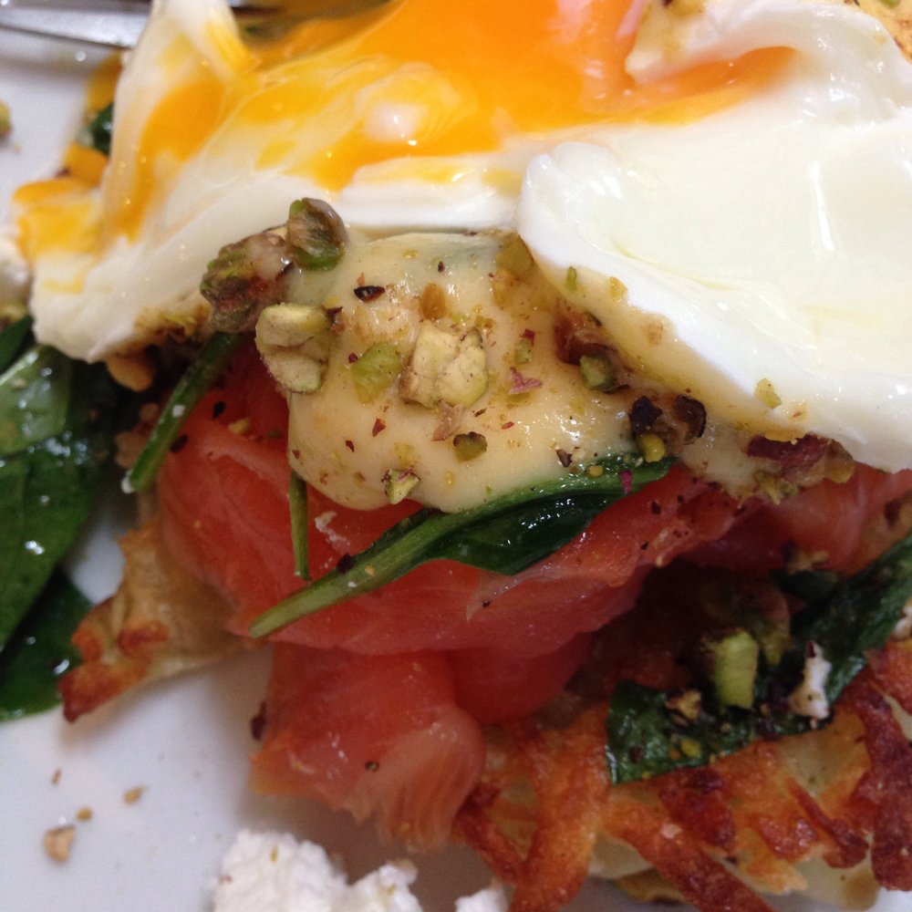 Oooh... look at the running yolk over the potato rosti and smoked salmon. Heavenly!~