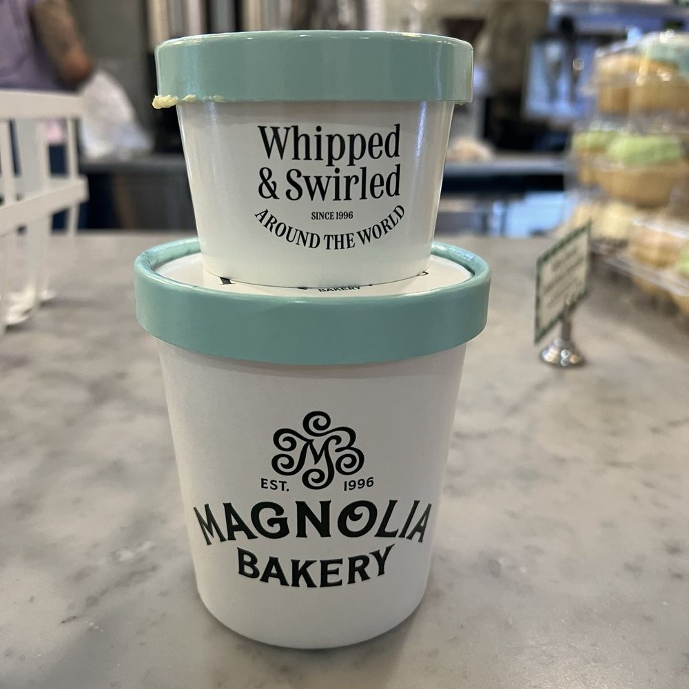 Magnolia Bakery - Small and large sized banana pudding - Bakeries Near Me - Chicago, Illinois