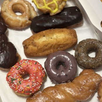 Randy's Donuts - Donuts Near Me - Burbank, California Randy's Donuts - Donuts Near Me - Burbank, California