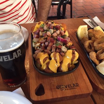 Cervelar - Black honey, papas cheddar con mozzarellas y rabas! - Beer Bar Near Me - Buenos Aires, C