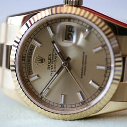 Jewelry-N-Loan - Gold Rolex Day-Date with a fluted bezel