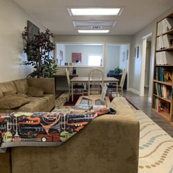 Lounging area with coffee machine, water and learning books available for use during and outside of lessons