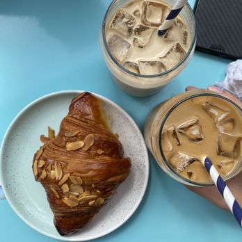 Bluestone Lane Harvard Square Café - Coffee & Tea Near Me - Cambridge, Massachusetts