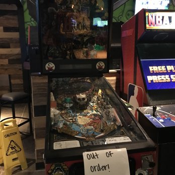 Reset - Pinball machine is out of order.   C'mon boys, get your shit together. - Pizza Near Me - Rossford, Ohio