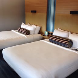 aloft double queen room aloft double queen room