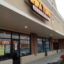 Maple Park China Town - Little strip mall. Big taste!