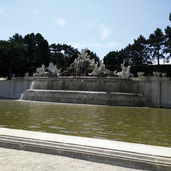Neptunbrunnen - Landmarks & Historical Buildings Near Me