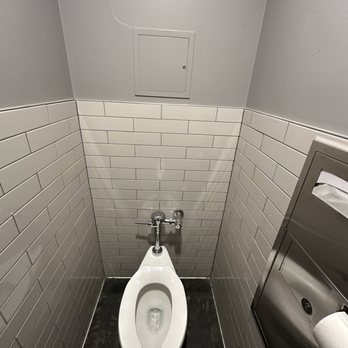 The Station Public House - Bathroom, private stalls. - Beer Gardens Near Me - Auburn, California