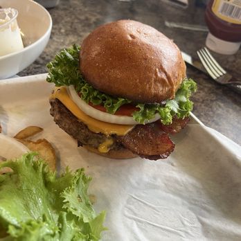 Farmer’s Daughters Kitchen - Build your own burger - Sandwiches Near Me - Blue Earth, Minnesota
