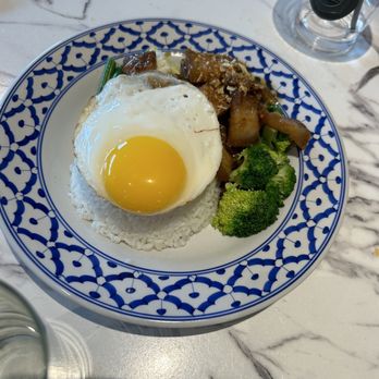 Niyom Thai Kitchen - Crispy Pork Belly Garlic Over Rice - Thai Near Me - Flushing, New York Niyom Thai Kitchen - Crispy Pork Belly Garlic Over Rice - Thai Near Me - Flushing, New York