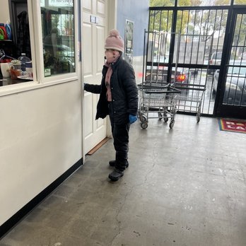Rainbow Laundry & Water - Lady did not let us use the bathroom after we were paying customers terrible service - Laundromat Near Me - San Jose, California