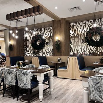 Ember and Elm - a dining area with wooden tables and chairs - Breakfast & Brunch Near Me - Pigeon Forge, Tennessee