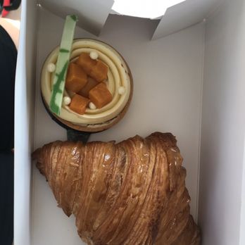 Common Bond On-The-Go - Heights - Lemon mango tarte and croissant - Bakeries Near Me - Houston, Texas