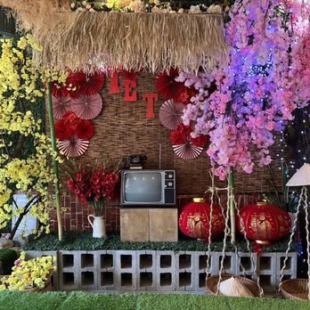 Sweet Memes - Houston - a display of flowers and decorations - Desserts Near Me - Houston, Texas Sweet Memes - Houston - a display of flowers and decorations - Desserts Near Me - Houston, Texas