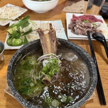 Pho Laday - Stone pot beef rib pho and fixings . Dac Biet Pho in background - Vietnamese Near Me - Mukilteo, Washington Pho Laday - Stone pot beef rib pho and fixings . Dac Biet Pho in background - Vietnamese Near Me - Mukilteo, Washington