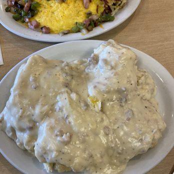 Henry's Cafe - Biscuits and gravy and Denver omelette - Breakfast & Brunch Near Me - Tehachapi, California Henry's Cafe - Biscuits and gravy and Denver omelette - Breakfast & Brunch Near Me - Tehachapi, California