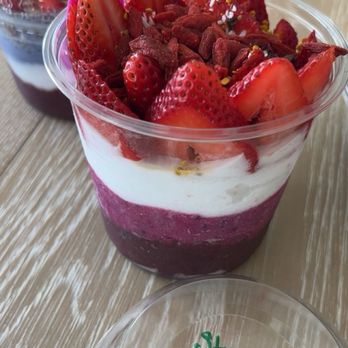 Humbowl Juice Bar - Large with coconut cream, pitaya, and acai. - Juice Bars & Smoothies Near Me - Murrieta, California