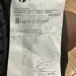 Walgreens - Why did the pharmacist right my personally identified information on my prescription. Illegal! HIPAA and other privacy law violation.