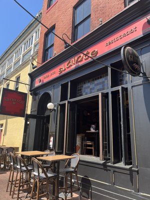 Slainte Irish Pub and Restaurant by null
